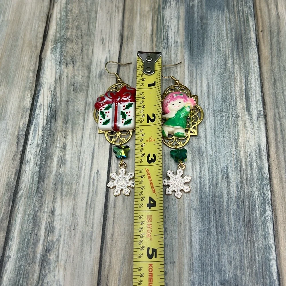 ⭐️Adorned Crown Jewelry asymmetrical angel present Christmas earrings - Picture 5 of 7